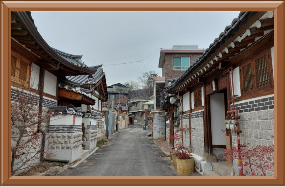 Bukchon Hanok Village in Seoul 10 Bukchons 2nd View Wonseo dong Arts Crafts Alleyway