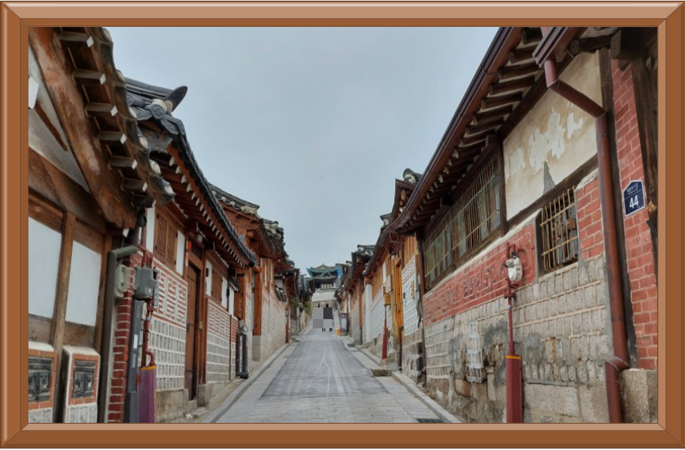 Bukchon Hanok Village in Seoul 13 Bukchon’s 5th View Gahoe-dong Alley (Downhill)
